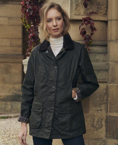 Barbour-Woman-Wax-Jacket-Model_377b10f0-d654-48bd-a5a4-0bbefa7251bf.jpg